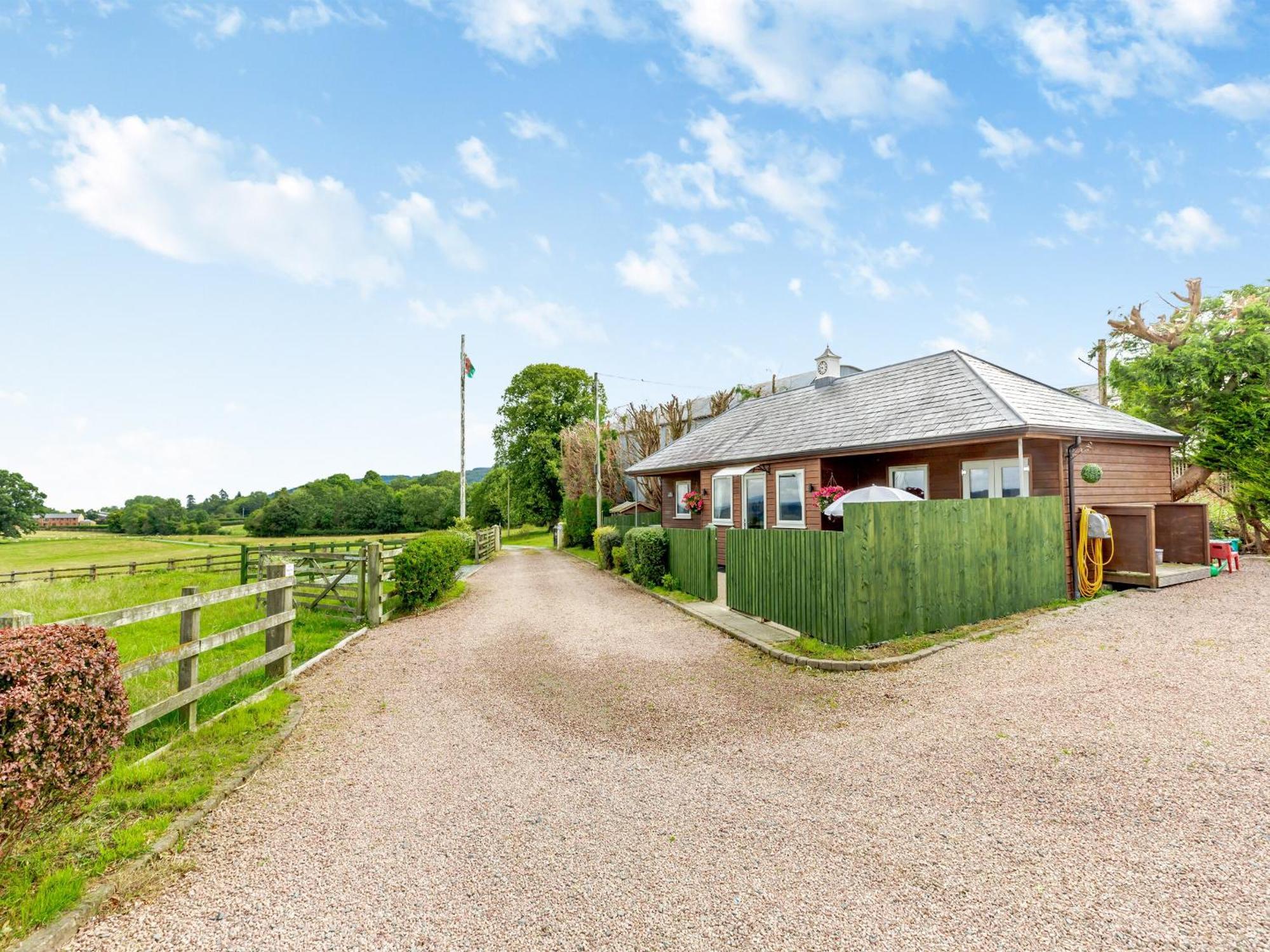 Вилла The Stables Forden Экстерьер фото